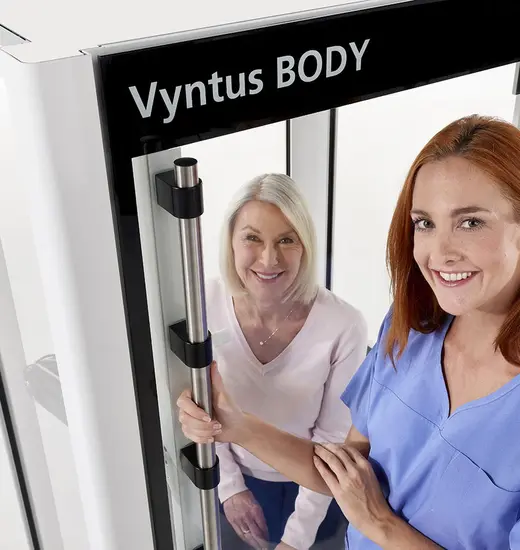 Patient and technician with Vyntus BODY.
